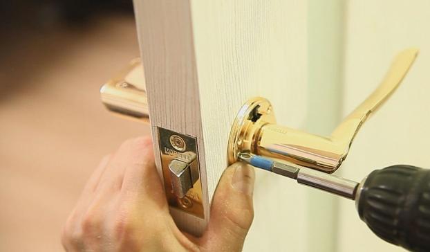 Замена дверной ручки для входной двери как поменять и установить ручку в металлической или железной двери в квартире