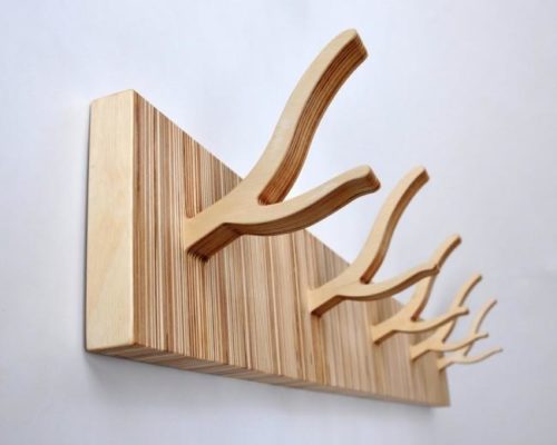 Деревянная вешалка с индивидуальным дизайном